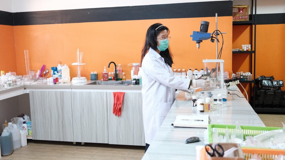 Pemeriksaan produk di laboratorium SKWIKI